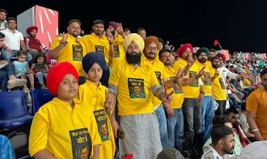kejriwals-supporters-arrived-at-the-cricket-match-wearing-yellow-t-shirts-and-raising-slogans