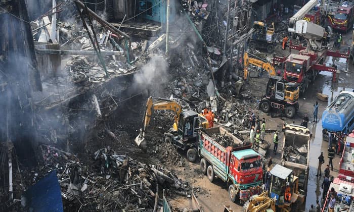 death-toll-climbs-to-15-after-deadly-shopping-plaza-fire-in-karachi