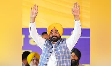 farmers-protest-during-punjab-cm-bhagwant-mann-rally-in-gurdaspur-scuffle-reported-with-police