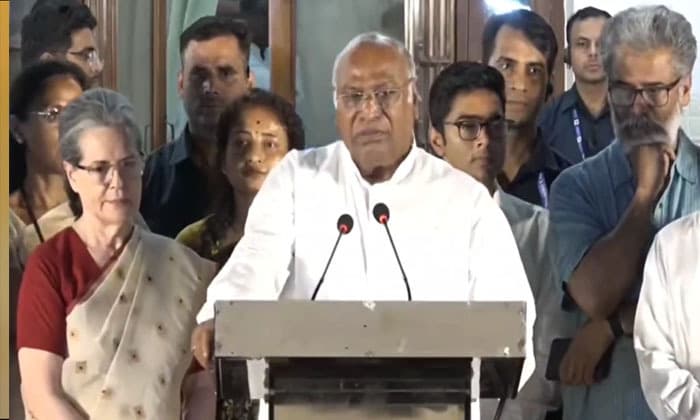 india-bloc-held-a-meeting-at-congress-president-mallikarjun-kharges-house-in-delhi