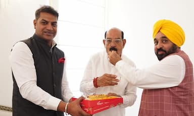 aap-mla-mahinder-bhagat-was-administered-oath-by-the-assembly-speaker