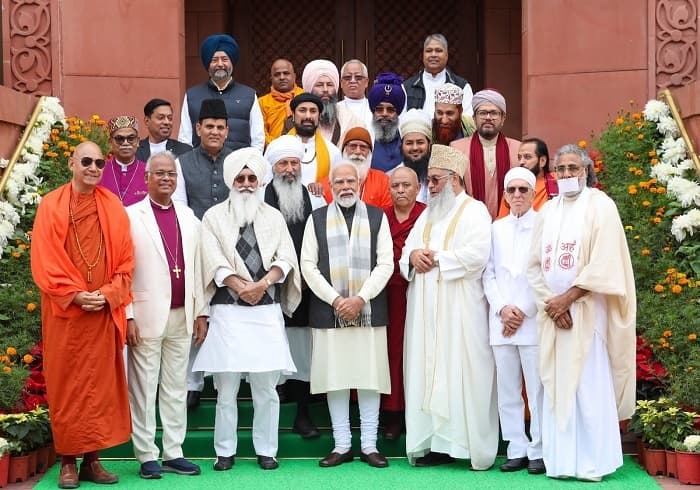 prime-minister-narendra-modi-meet-dera-beas-chief-baba-gurinder-singh-dhillon
