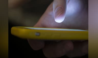 quebec-province-to-completely-ban-cellphones-and-other-electronic-devices-in-schools