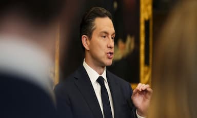 conservatives-still-lead-in-party-fundraising-as-liberals-close-in