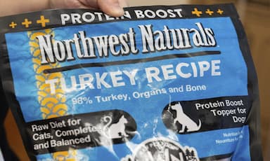 american-pet-food-infected-with-bird-flu-recalled-after-house-cat-died-sold-in-b-c