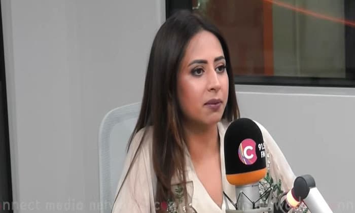 sargun-mehta-shows-her-comedic-side-during-carry-on-jatta-4-visit-at-connect