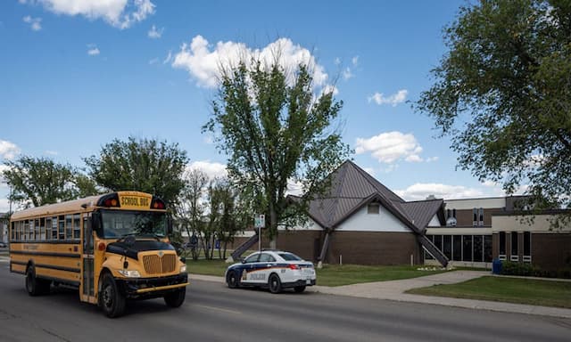 Girl charged with attempted murder after Saskatoon student set on fire - https://cdn.connectfm.ca/school-bus.jpg