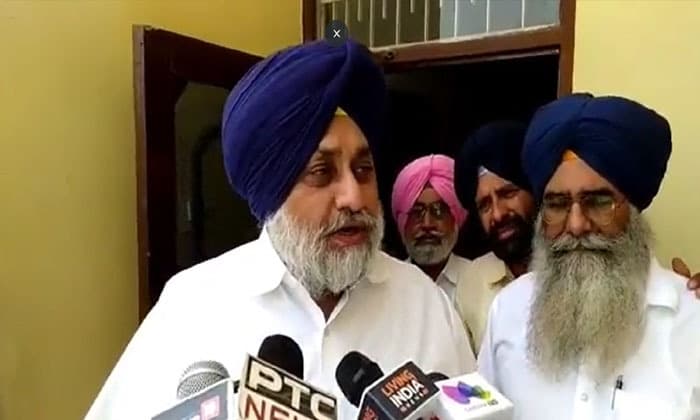 sukhbir-singh-badal-appeared-at-akal-takht-sahib-handed-over-the-sealed-answer