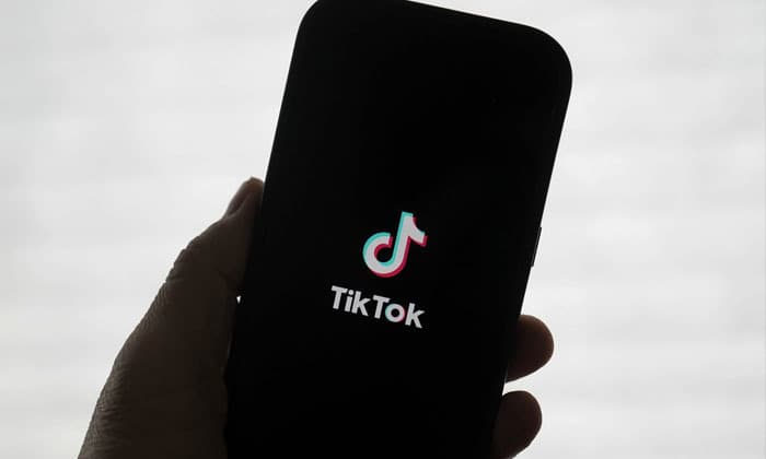 ottawa-reverses-tiktok-shutdown-order-allows-platform-to-remain-in-canada-under-new-conditions