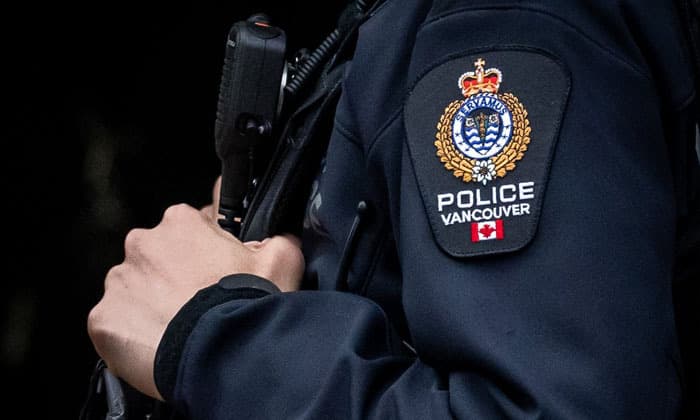armed-man-arrested-in-vancouver-after-barricading-himself-in-taxi
