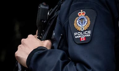 armed-man-arrested-in-vancouver-after-barricading-himself-in-taxi