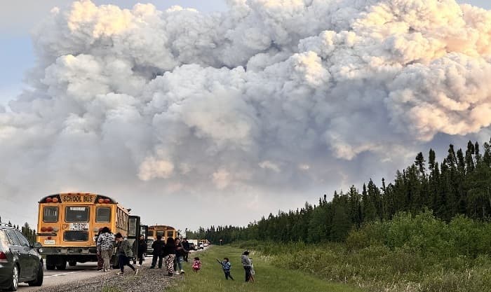 when-our-mates-need-help-australia-is-there-canada-gets-help-fighting-wildfires