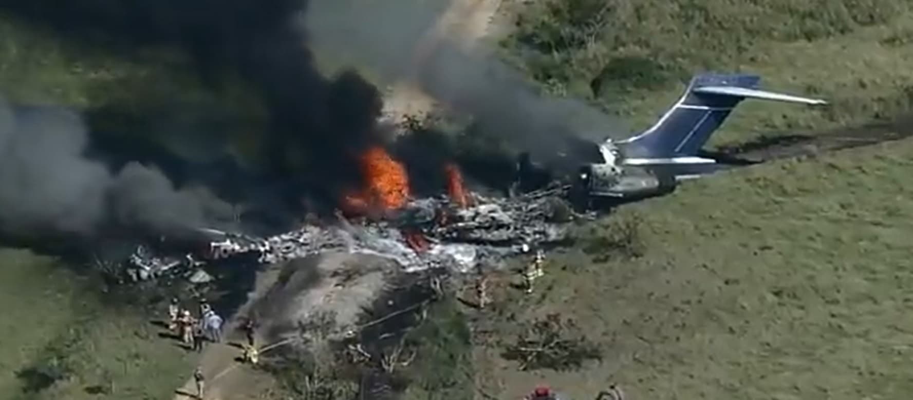 no-major-injuries-after-plane-runs-off-texas-runway-burns