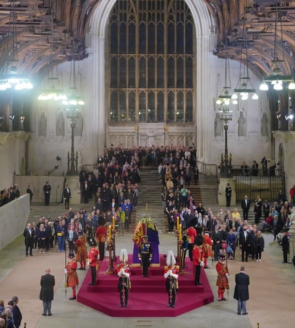 pm-trudeau-leaves-for-london-governor-general-and-4-former-pms-are-part-of-canadian-delegation-to-attend-funeral-for-queen-elizabeth-ii