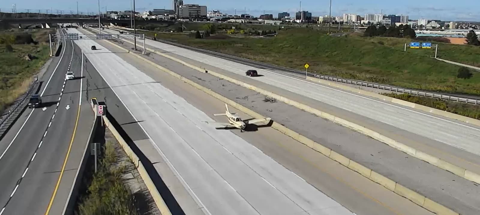 small-plane-lands-on-toll-highway-north-of-toronto-police