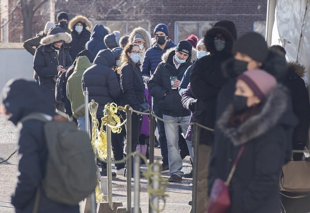 ontario-quebec-covid-19-cases-rise-as-provinces-consider-omicron-health-measures