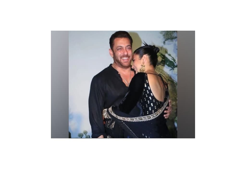 chordh-ke-aao-mujhe-shehnaaz-gill-cutely-requests-salman-khan-after-attending-eid-party