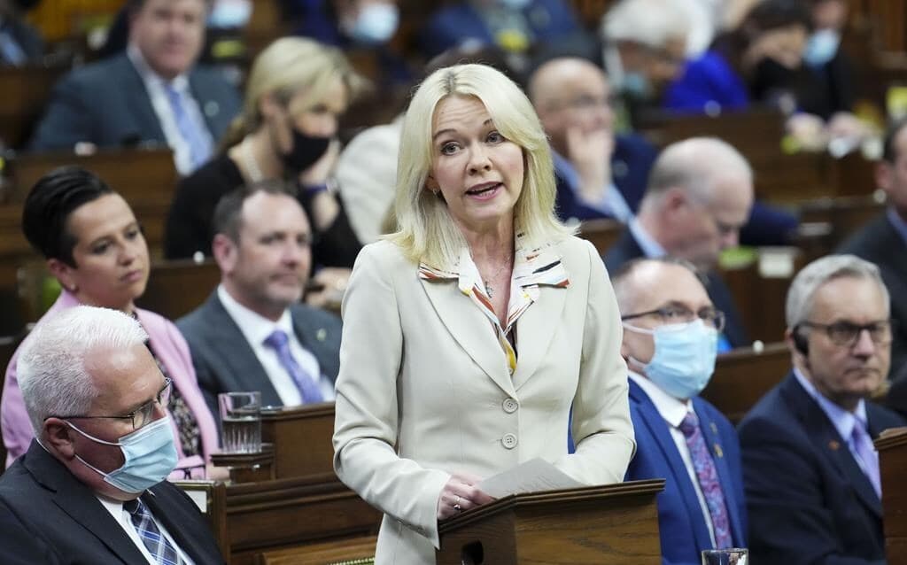 conservatives-call-on-rcmp-to-take-another-look-into-trudeaus-2016-aga-khan-trip