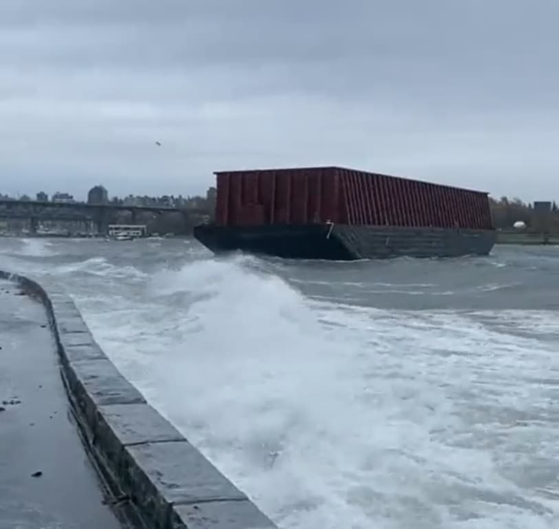 barge-drifts-aimlessly-through-vancouver-waters-before-beaching-itself