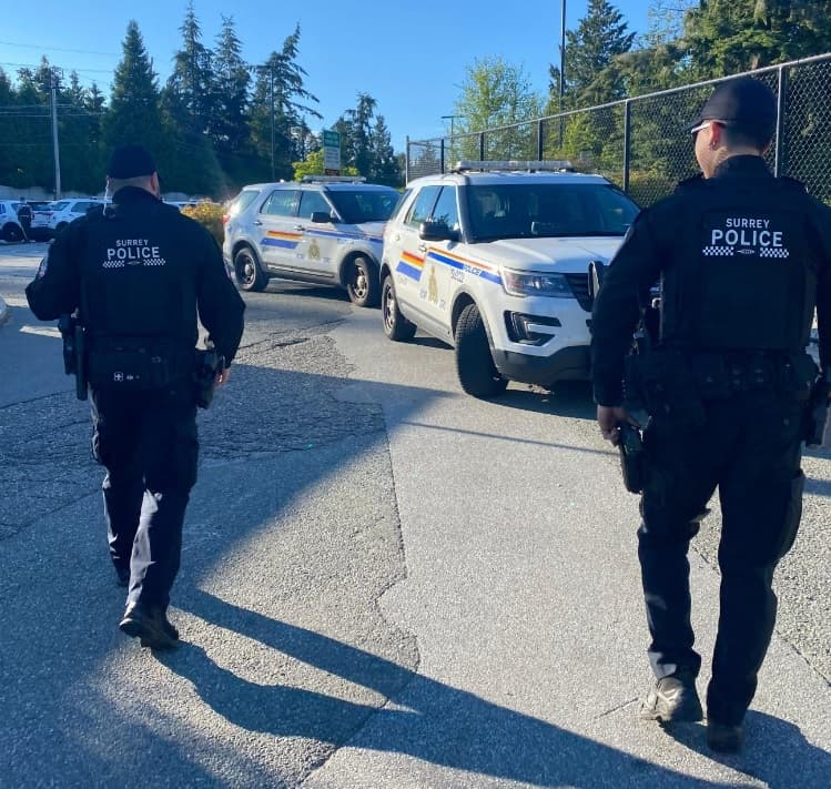 surrey-police-service-officer-under-investigation