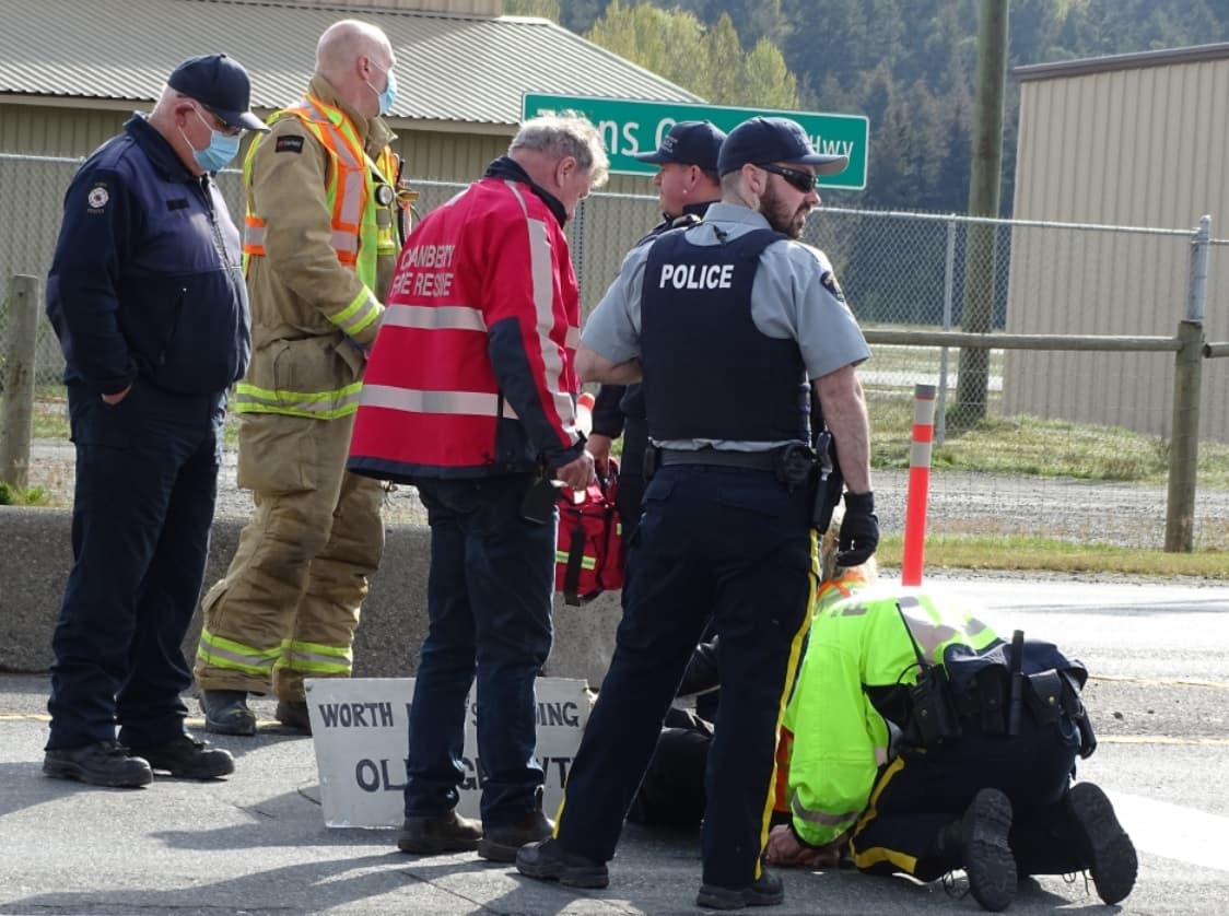 protesters-chain-and-glue-themselves-to-the-doors-of-a-downtown-vancouver-hotel