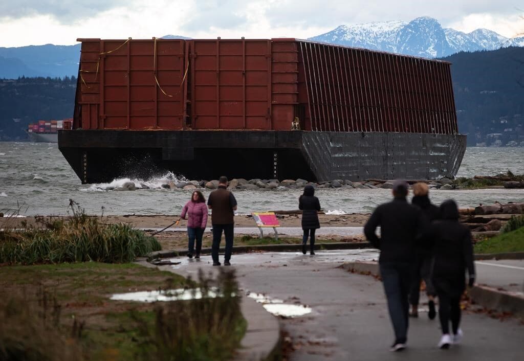 vancouver-plans-for-removal-of-beached-barge-months-after-it-washed-up-during-storm