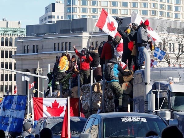 ottawa-police-deploy-150-extra-police-officers-in-response-to-ongoing-protest