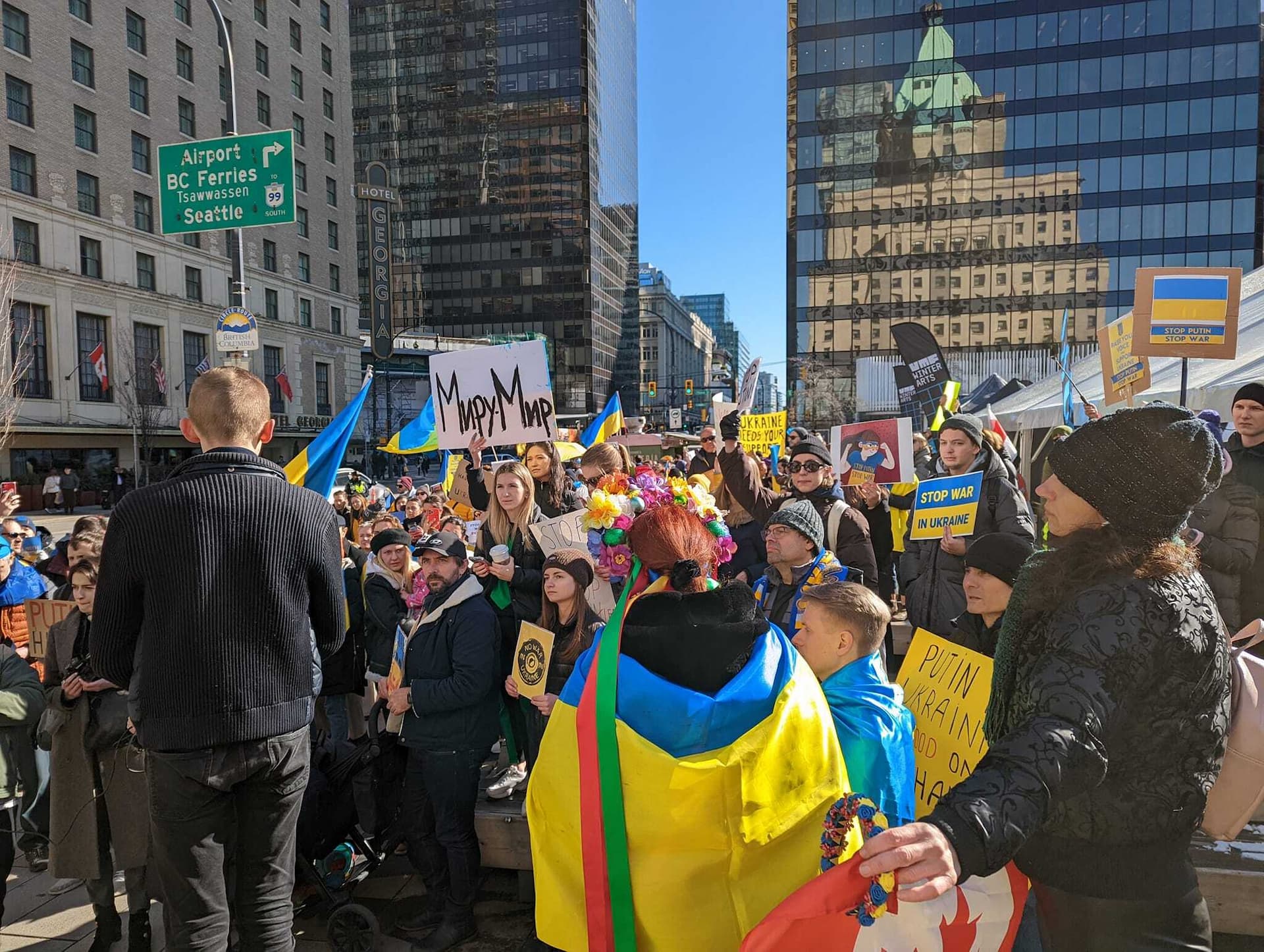 ukrainian-canadians-demonstrate-to-denounce-russias-attack-on-ukraine-and-urge-ottawa-to-act-swiftly-to-help-defend-their-homeland
