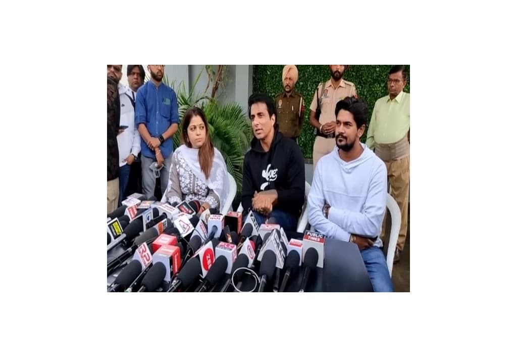 actor-sonu-sood-says-his-sister-malvika-will-enter-politics