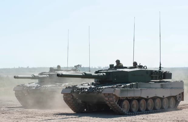 canada-donating-four-leopard-battle-tanks-to-ukraine