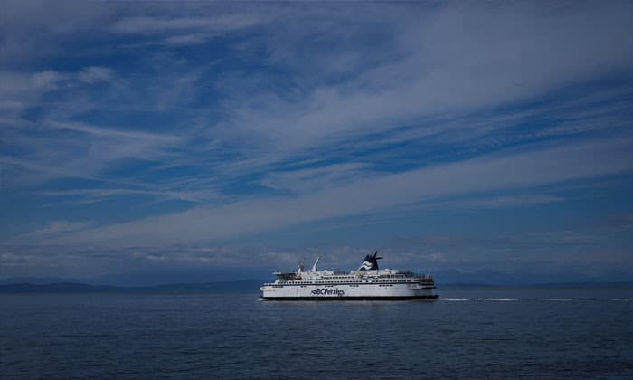 fishing-vessel-sinks-near-tsawwassen-ferry-terminal-two-people-rescued