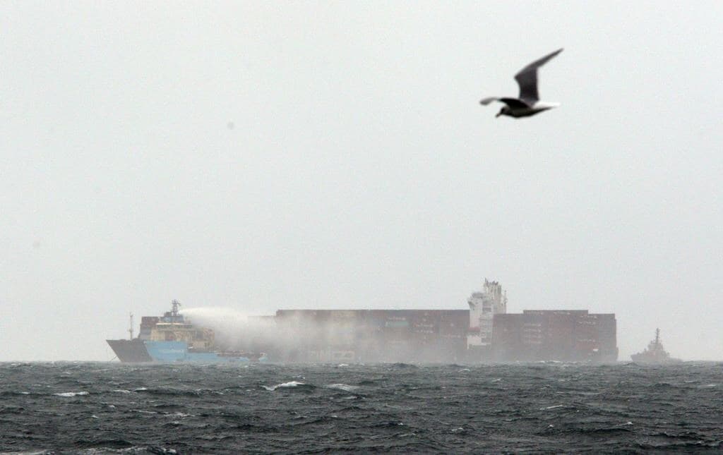 coast-guard-says-106-containers-not-40-fell-off-cargo-ship-near-victoria