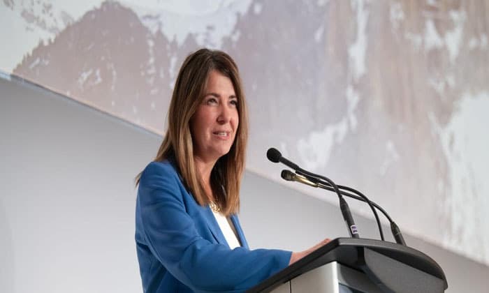 alberta-to-invest-400-million-dollars-in-new-water-bombers-to-modernize-wildfire-fleet