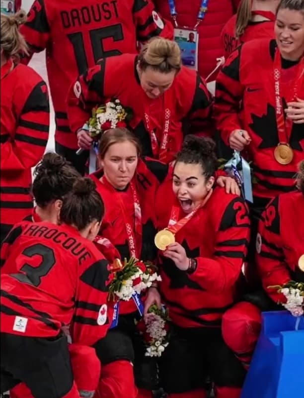 canada-claims-gold-in-womens-ice-hockey-beat-u-s-3-2-in-the-final