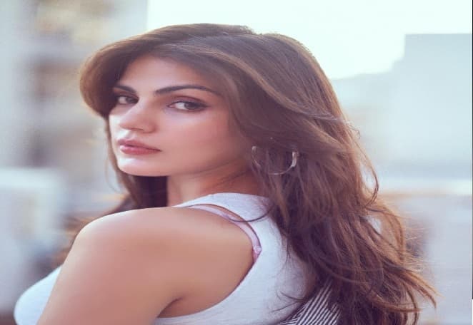 rhea-chakraborty-takes-digital-detox
