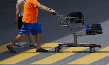 canadas-economy-contracts-0-3-in-august-as-manufacturing-and-air-travel-weaken