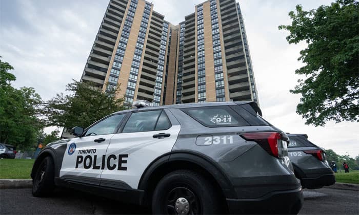 toronto-police-officer-dies-after-being-shot-during-search-warrant-execution-in-north-york
