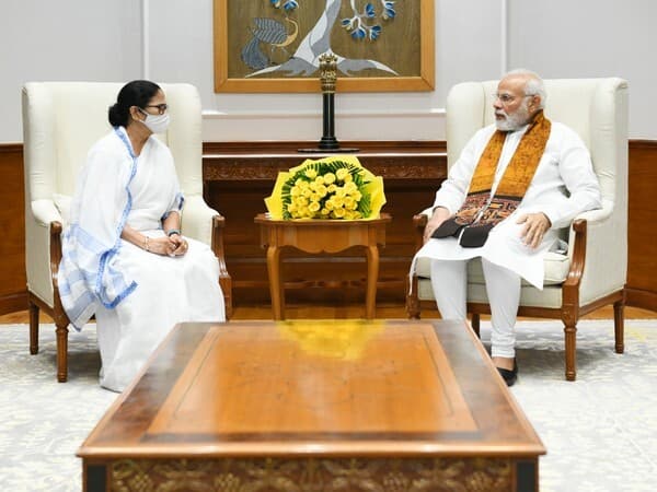 mamata-banerjee-meets-pm-modi-asks-for-funds-for-mnrega-other-schemes