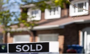 canadian-home-sales-slip-year-over-year-in-october-as-economists-anticipate-stronger-activity-in-2026