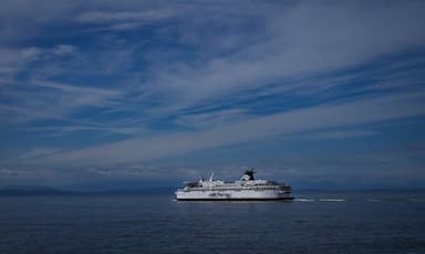 fishing-vessel-sinks-near-tsawwassen-ferry-terminal-two-people-rescued