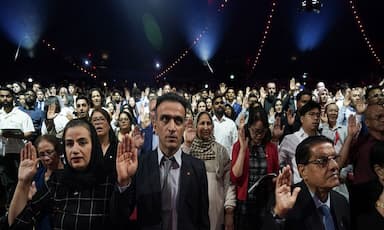 canadas-population-declines-in-late-2025-amid-slowdown-in-non-permanent-residents-statcan