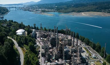 canadas-economy-contracts-in-october-as-manufacturing-and-public-sector-activity-slow