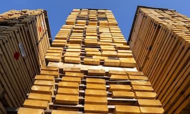 canadas-economy-contracts-in-fourth-quarter-of-2025-as-annual-growth-slows