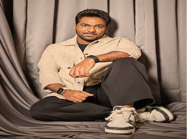 zakir-khan-announces-extended-break-from-stand-up