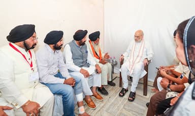 amit-shah-meets-families-of-three-victims-in-punjab-assures-justice