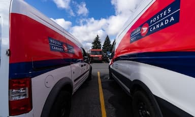 canada-post-awarded-nearly-30-million-in-performance-bonuses-despite-record-annual-loss