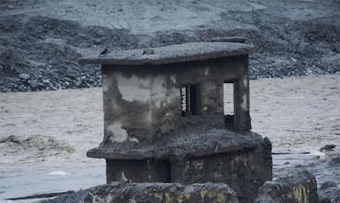 around-320-indians-missing-after-nepal-tibet-floods-400-stranded-in-china